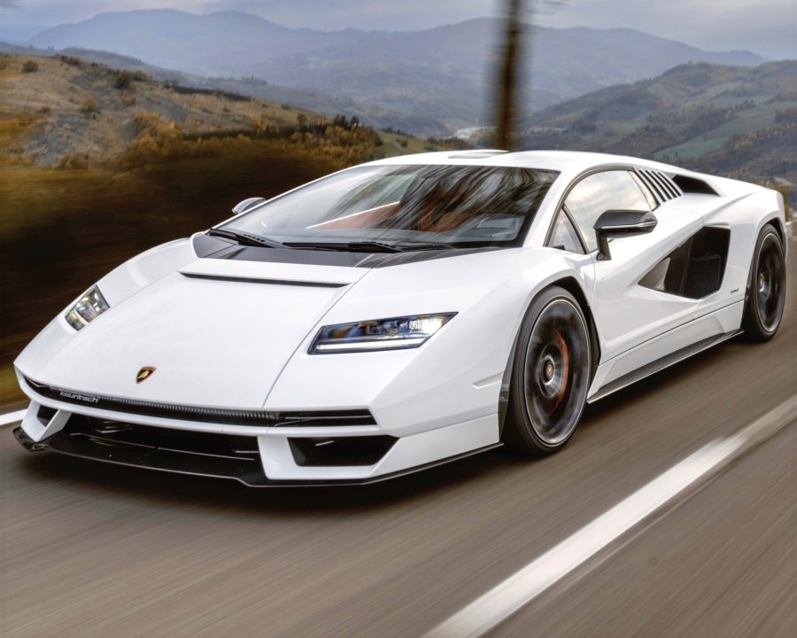 Lamborghini Countach LPI 800-4 Hits the Road for the First Time